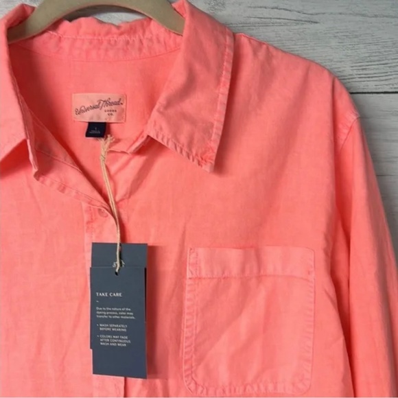 Universal Thread Cropped Button Down - Picture 4 of 6